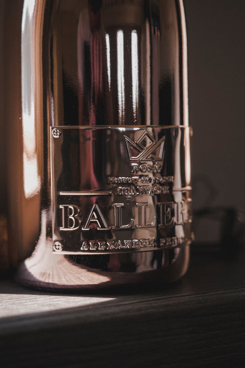 BALLERS CHAMPAGNE ROSE GOLD CHROME EXTRA BRUT ROSÉ LABEL CLOSEUP